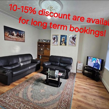 Spacious Two Bedroom House, Parking And Wifi Leeds  Bagian luar foto