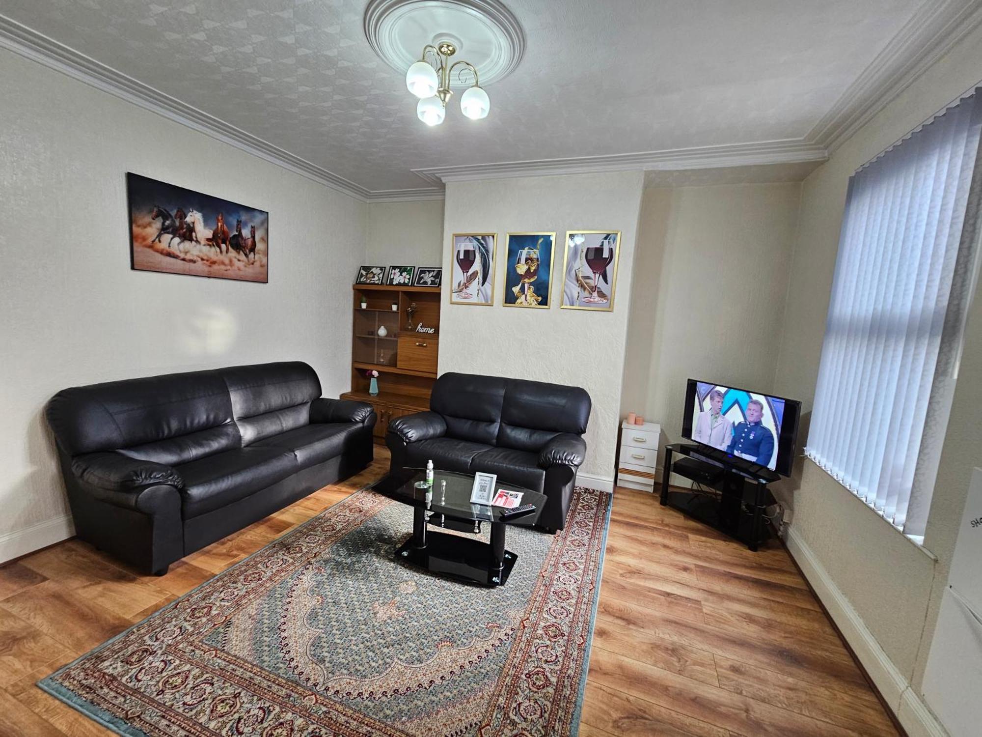 Spacious Two Bedroom House, Parking And Wifi Leeds  Bagian luar foto