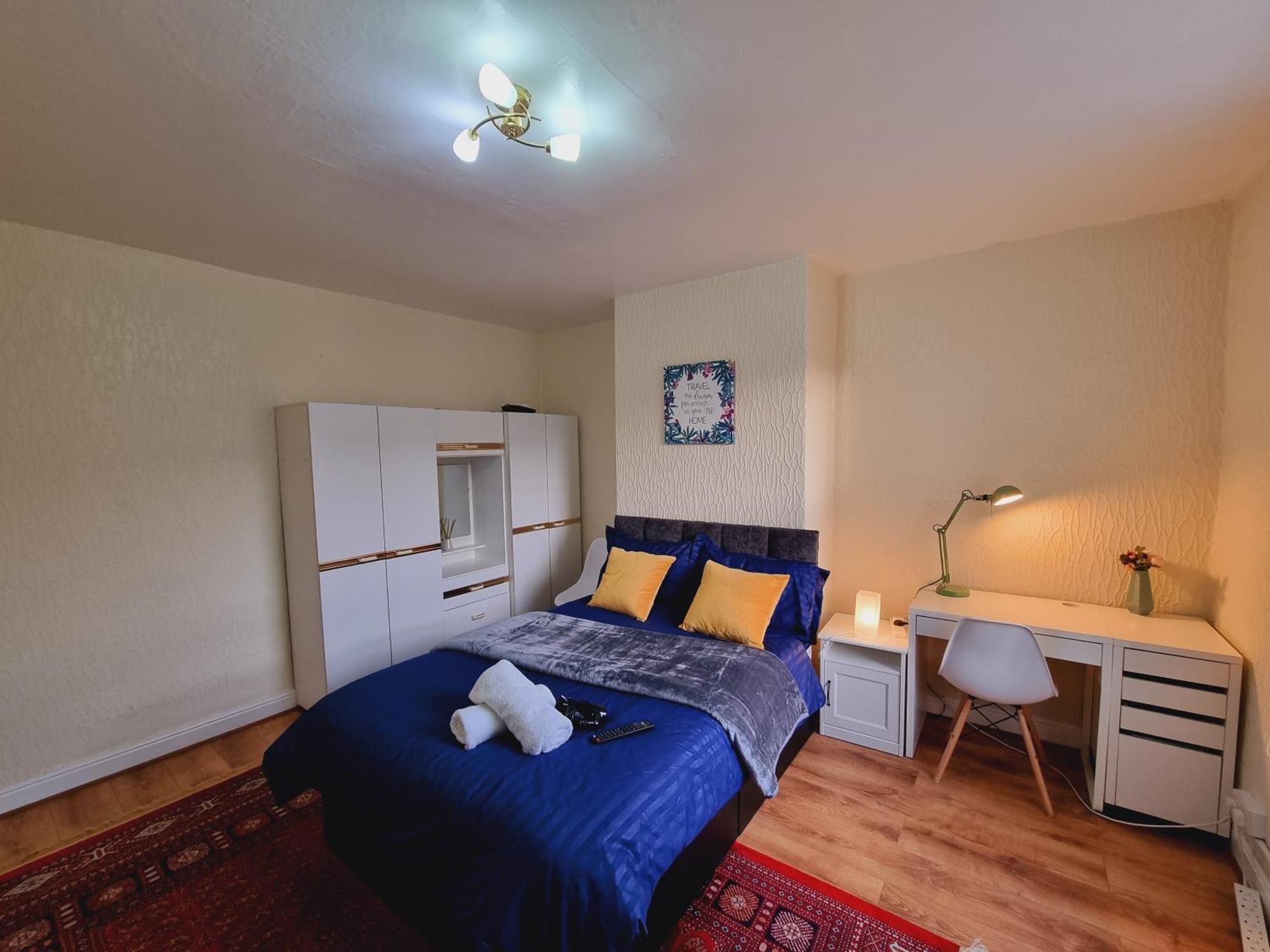 Spacious Two Bedroom House, Parking And Wifi Leeds  Bagian luar foto